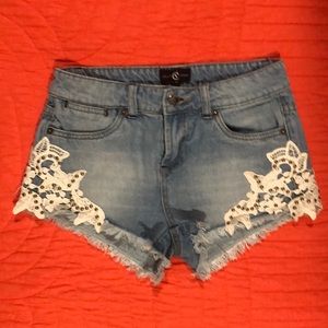 CELLO JEANS SHORTS——-Size Small